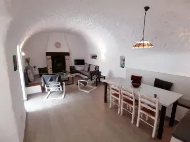 AR Cuevas Adonia I y II